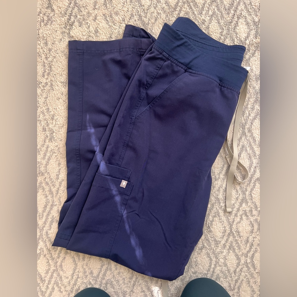 Figs Men’s Navy Scrub Cargo Pants